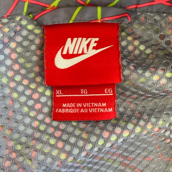 Nike Windbreaker - Picture 3 of 3
